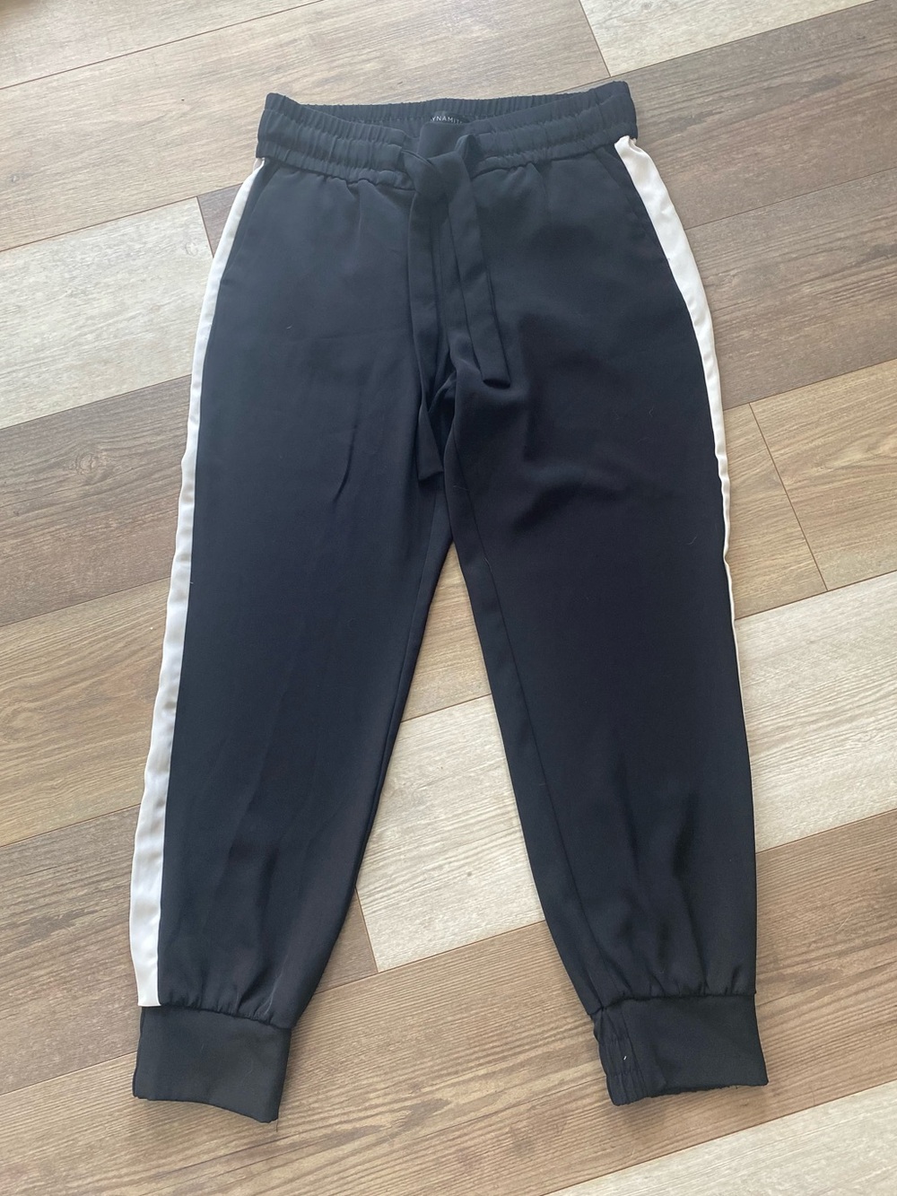 BLACK & WHITE STRIPED TAPERED JOGGER PANTS WITH POCKETS